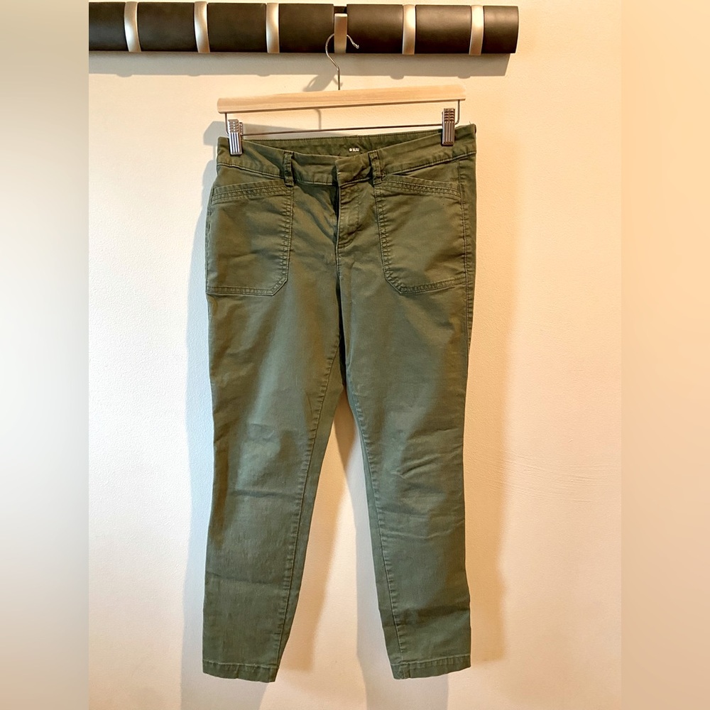 Old Navy Pixie style pants in olive green